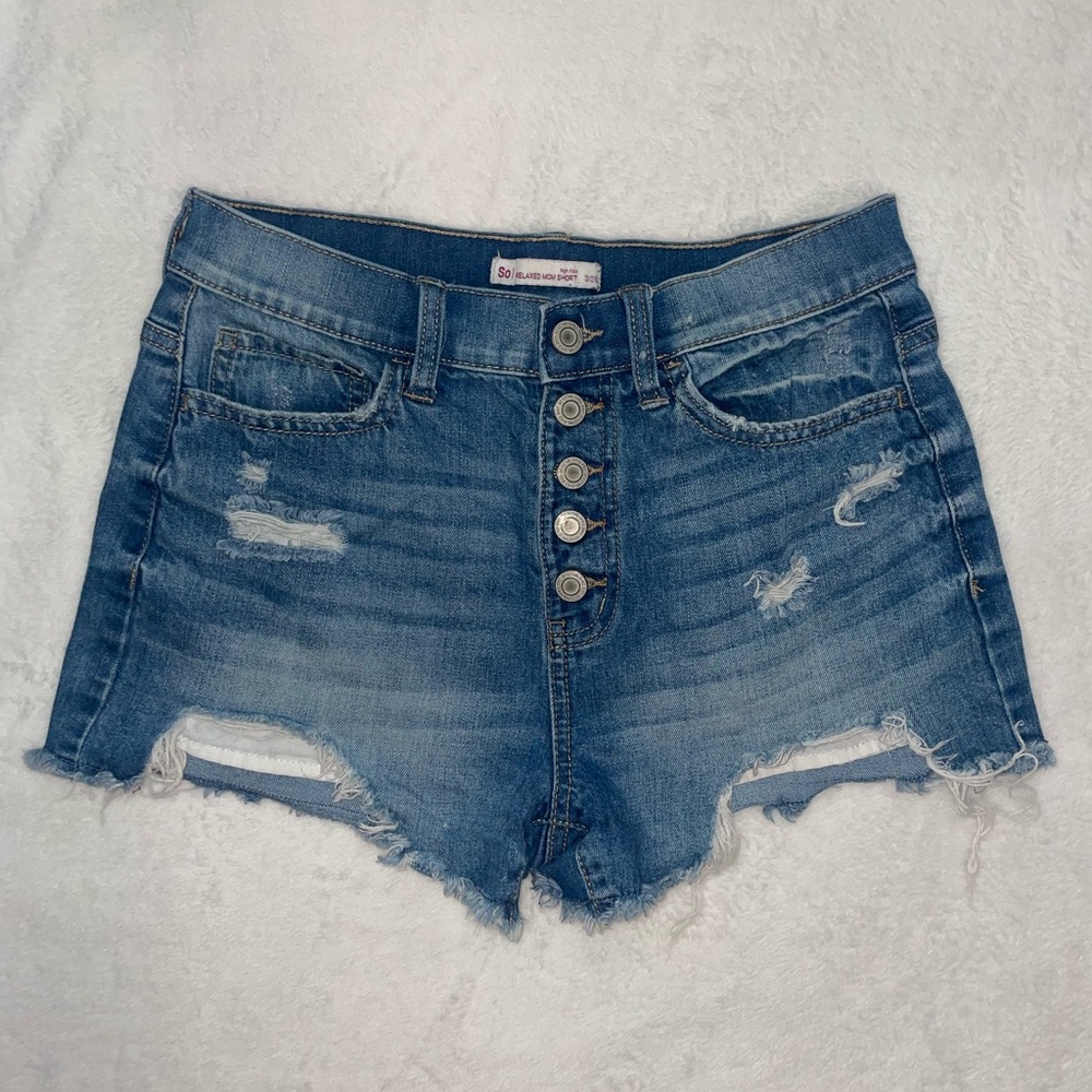 Jean shorts relaxed mom high rise. So brand great condition. 3/26 size